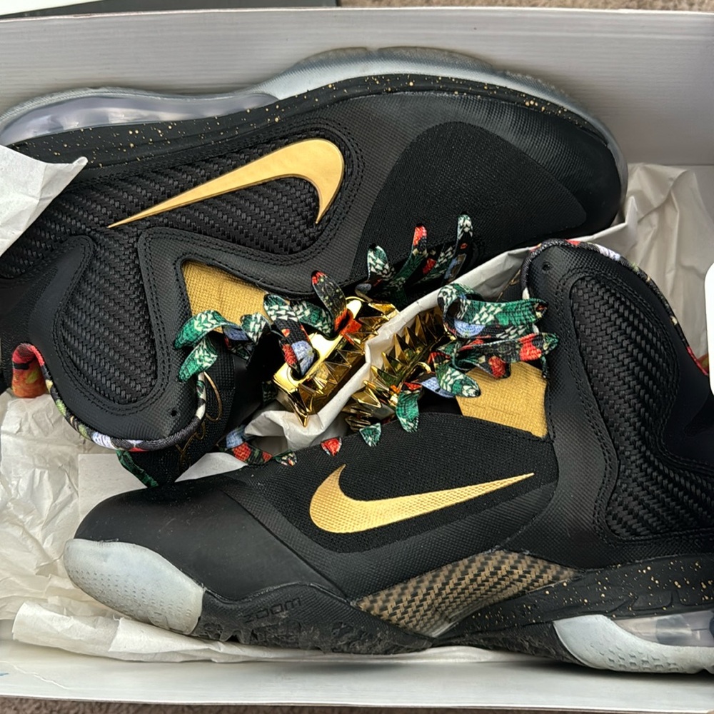 Lebron 9 watch the throne size 8 VNDS